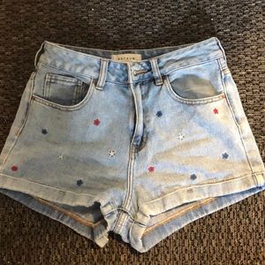 star embroidered mom shorts